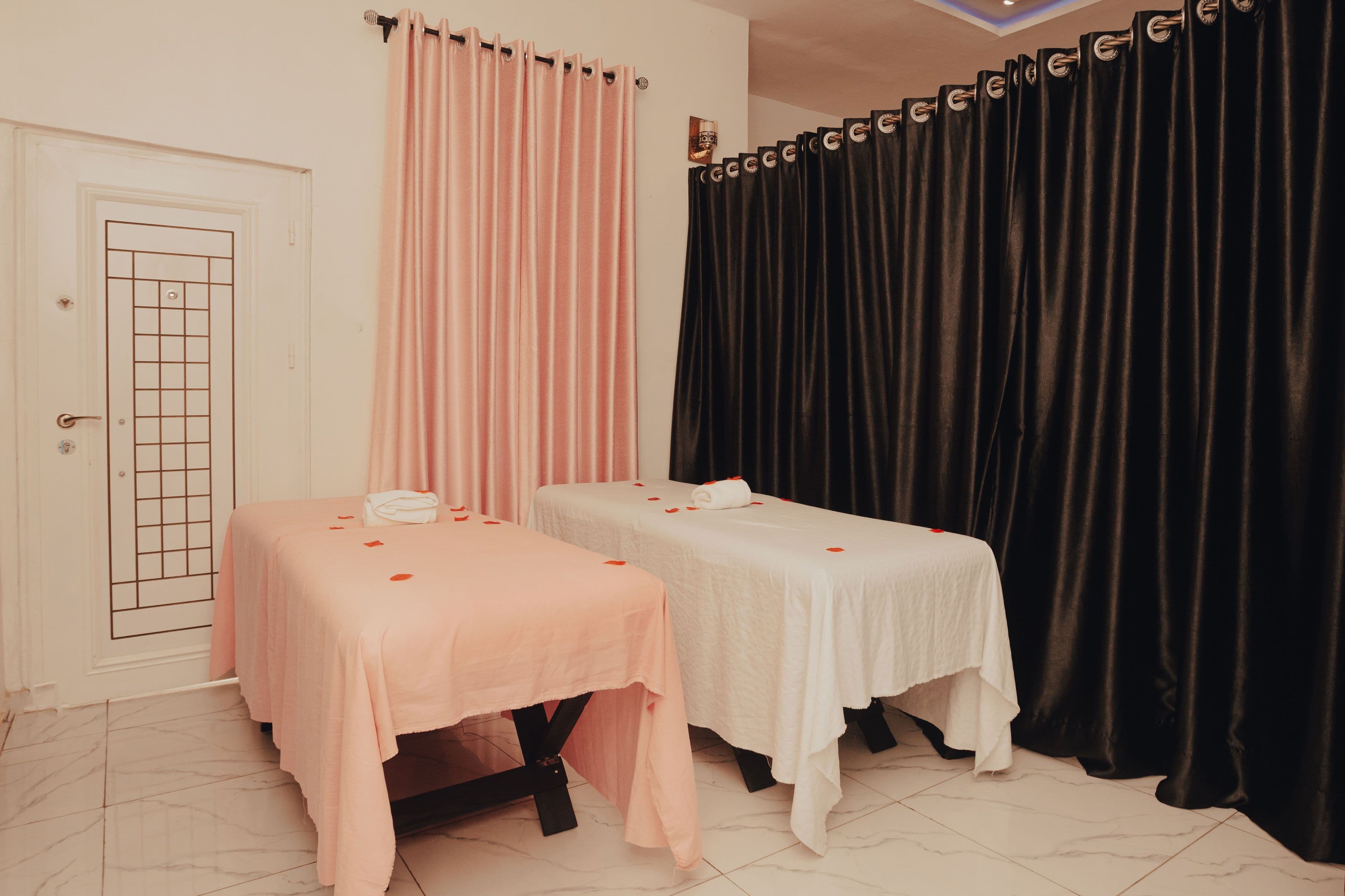 Digital Detox Retreats: Unplug to Recharge